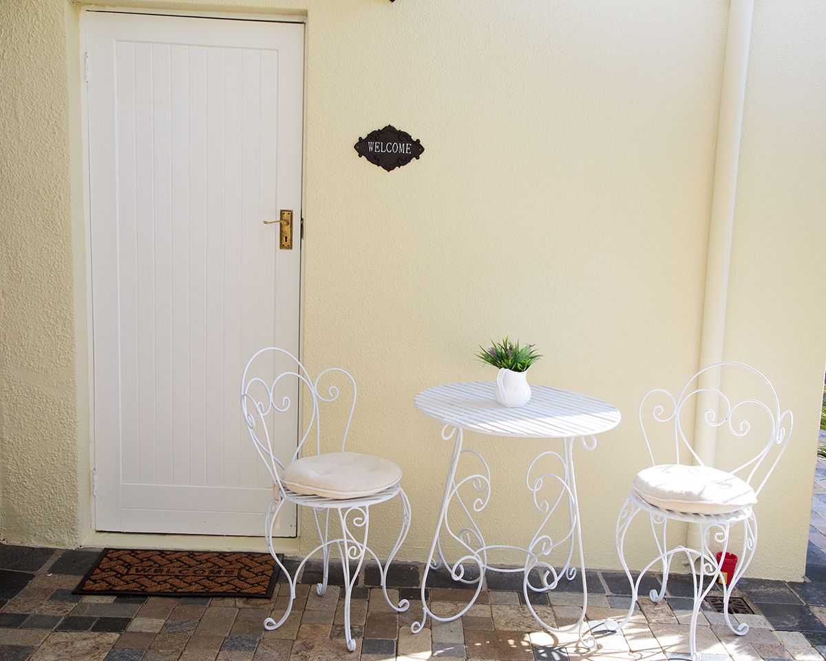 A Knight's Stay - Somerset West - Image 10