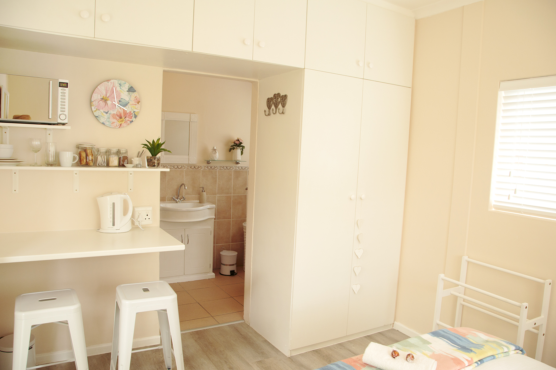 A Knight's Stay - Somerset West - Image 4