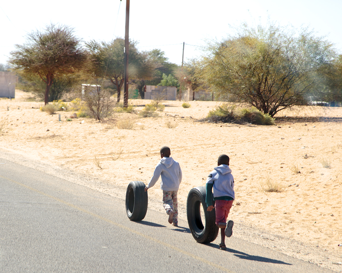 The Fab Four Conquer The Kalahari - En Route to Mabuasahube - Image 8