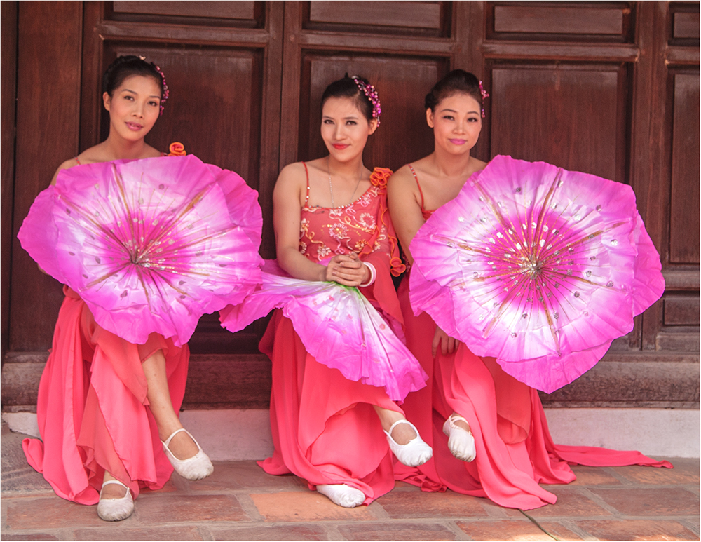 Decidedly Dilly Divas and other Dramas