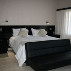 Queness Inn:    Maun
