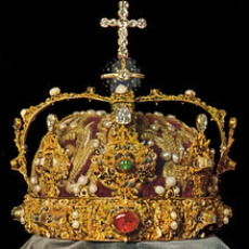 Of Crowning glories Queen of Tarts and Family Jewels